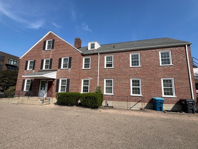 301 W Cedar St, Kalamazoo, MI for rent - Building Photo - Image 1 of 29