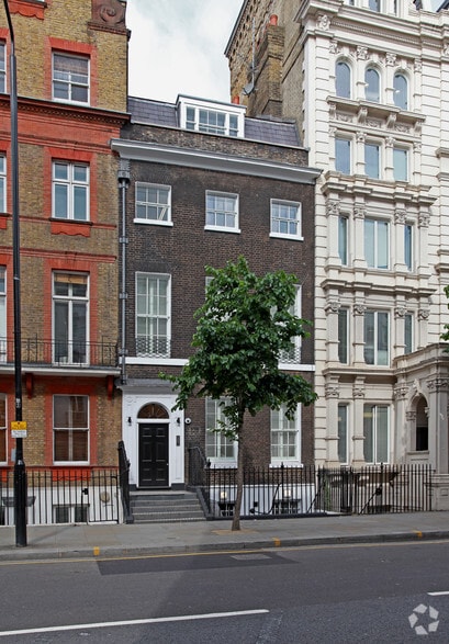 123 Sloane St, London to rent - Building Photo - Image 2 of 2