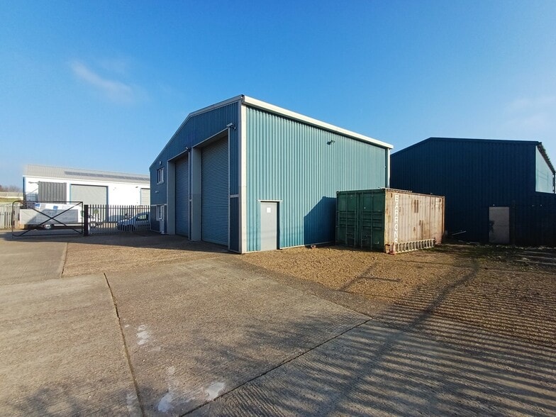 12 Station Rd, Bedford to rent - Building Photo - Image 2 of 4