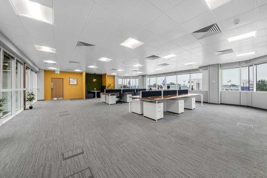 950 Great West Rd, Brentford to rent - Interior Photo - Image 3 of 74