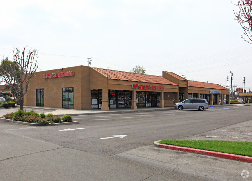 17200-17228 Lakewood Blvd, Bellflower, CA for rent - Building Photo - Image 1 of 11