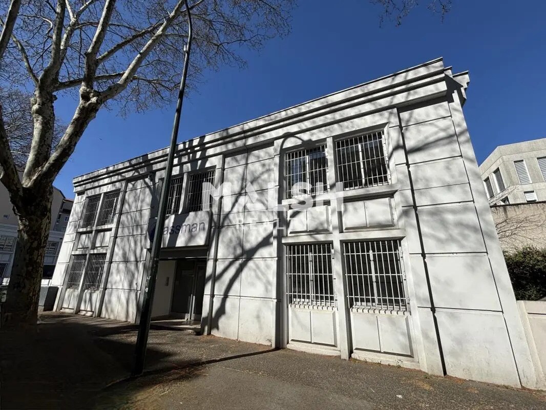 Office in Villeurbanne for sale Building Photo- Image 1 of 20
