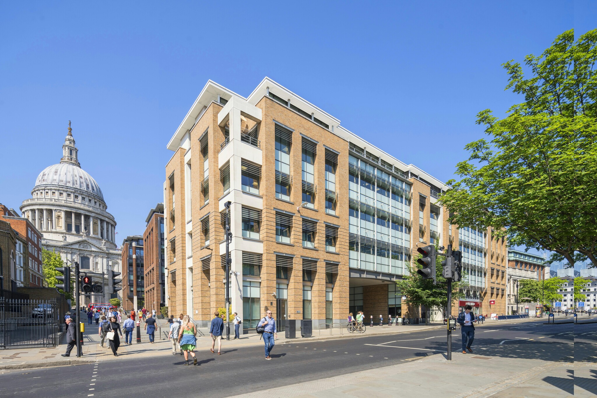128 Queen Victoria St, London to rent Building Photo- Image 1 of 11