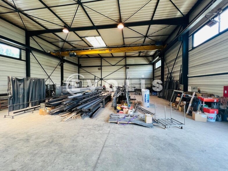 Light Industrial in Saint-Pierre-du-Perray to rent - Interior Photo - Image 3 of 11