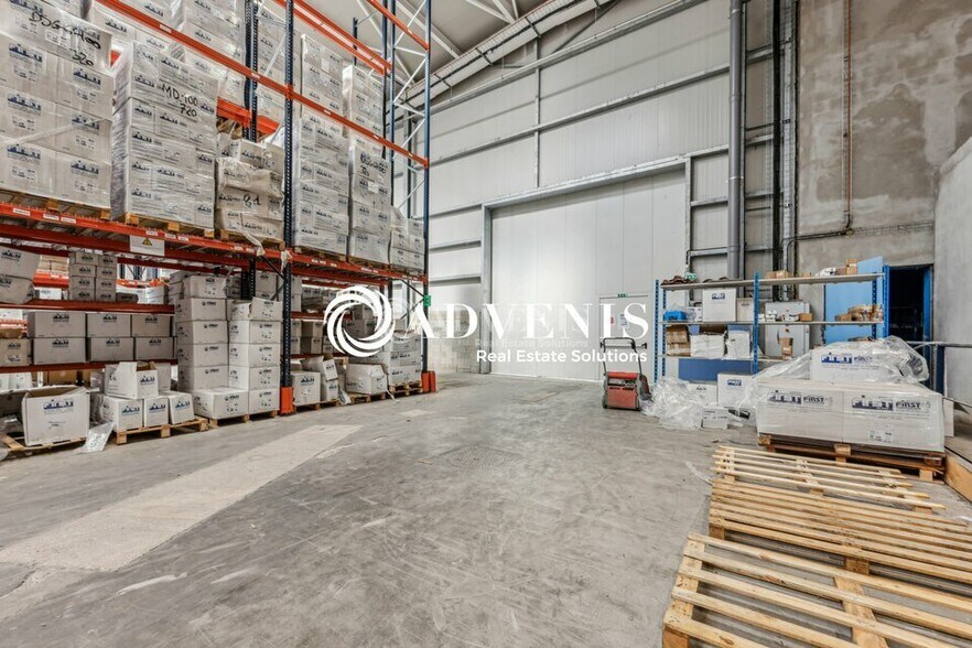Industrial in Chelles for sale - Building Photo - Image 2 of 12