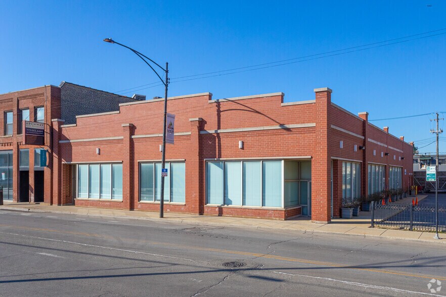 1970 N Clybourn Ave, Chicago, IL for rent - Building Photo - Image 1 of 11