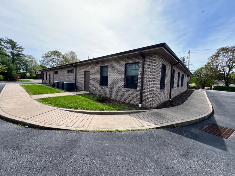 86 Coraopolis Rd, Coraopolis, PA for rent - Building Photo - Image 3 of 17