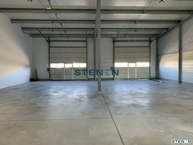 Light Industrial in Rousset to rent - Building Photo - Image 2 of 15