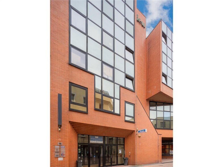 Retail in Cergy to rent - Building Photo - Image 3 of 20