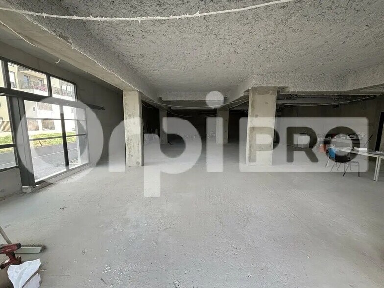 Retail in Compiègne for sale - Building Photo - Image 2 of 3