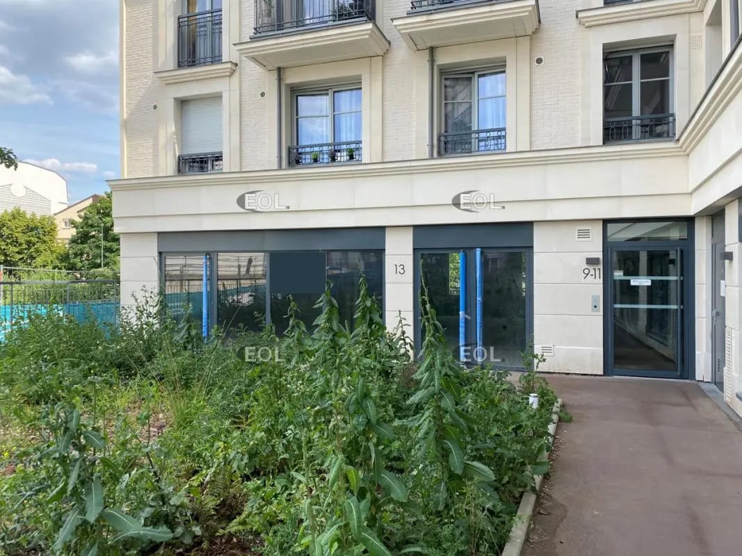 Retail in Clamart to rent Building Photo- Image 1 of 2