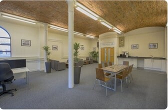 New Hall Hey Rd, Rossendale to rent Interior Photo- Image 2 of 11