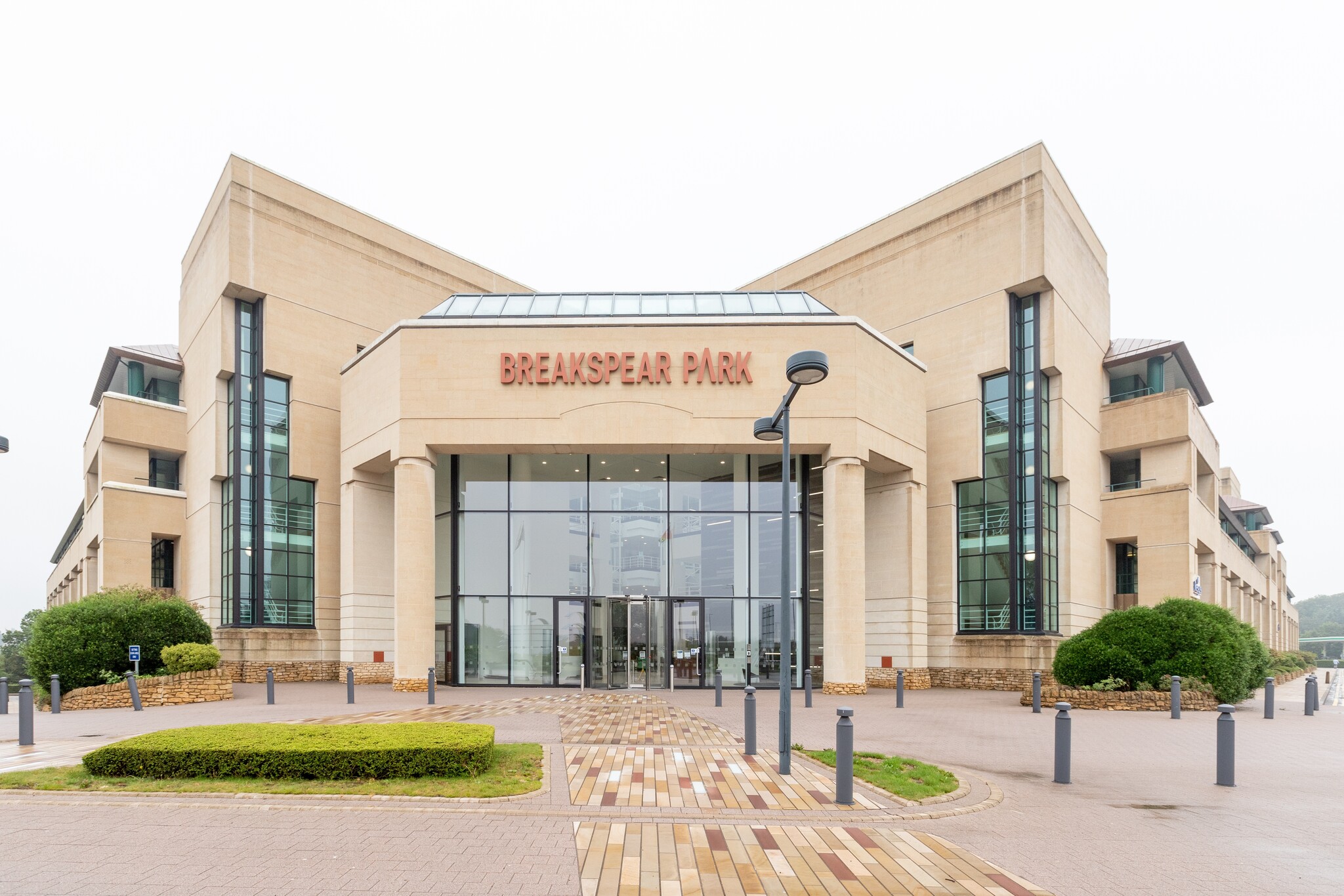 Breakspear Way, Hemel Hempstead to rent Building Photo- Image 1 of 8