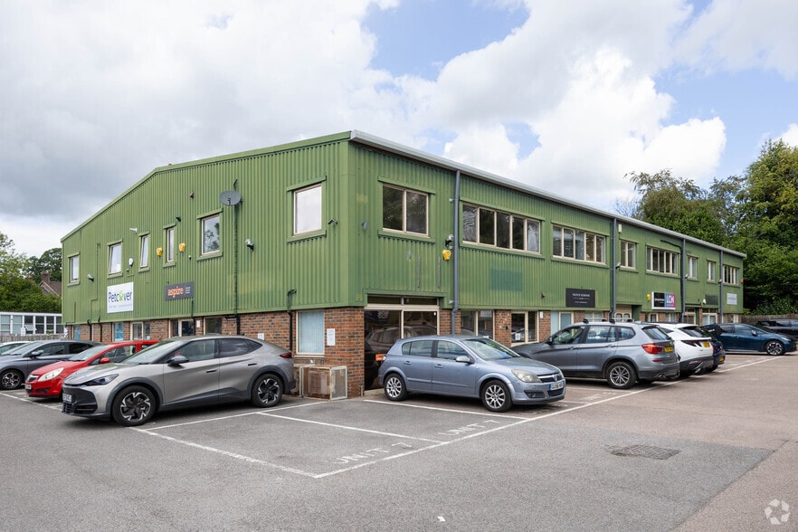 Bridge Rd, Haywards Heath to rent - Building Photo - Image 2 of 4