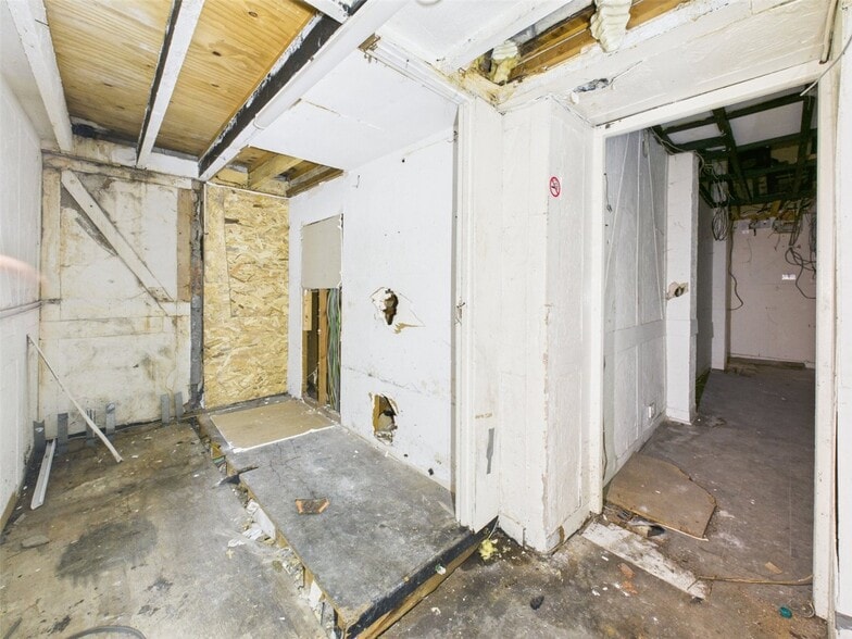 110-114 High St, Weston Super Mare for sale - Interior Photo - Image 3 of 4