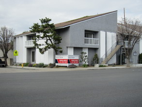 22777 Lyons Ave, Santa Clarita, CA for rent Building Photo- Image 1 of 6