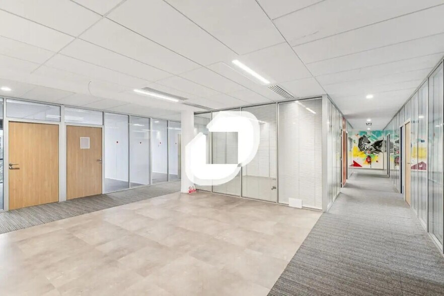Office in Maisons-Alfort to rent - Building Photo - Image 2 of 15