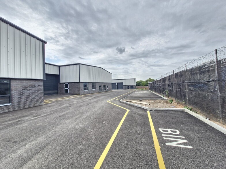 Hyde Park, Doncaster to rent - Building Photo - Image 2 of 8