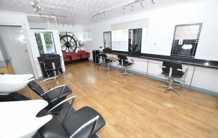 Pentre Rd, Carmarthen to rent - Interior Photo - Image 3 of 3