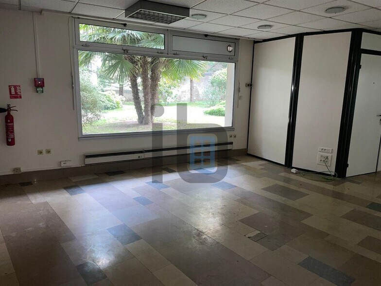 Office in Neuilly-sur-Seine for sale - Interior Photo - Image 1 of 3