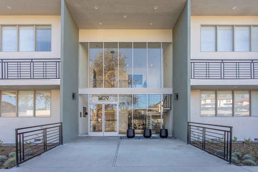 1429 Thousand Oaks Blvd, Thousand Oaks, CA for rent - Building Photo - Image 1 of 14