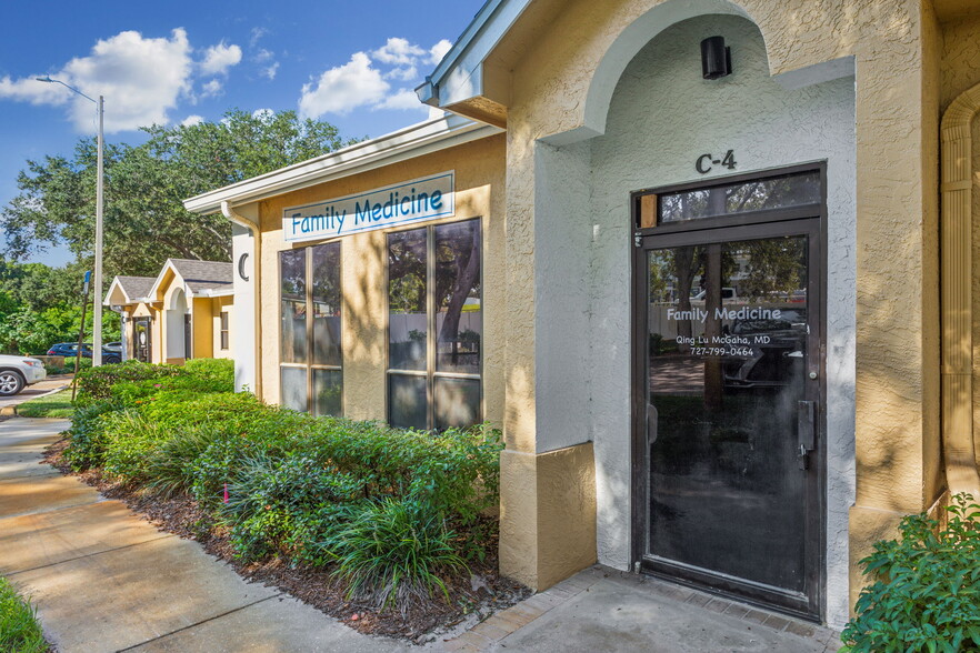 1700 McMullen Booth Rd, Clearwater, FL for rent - Building Photo - Image 2 of 12