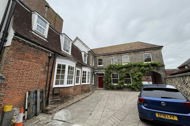 More details for 90 High St, Newmarket - Office to Rent