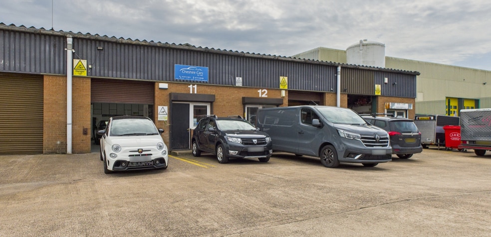 Quakers Coppice, Crewe to rent - Building Photo - Image 2 of 4