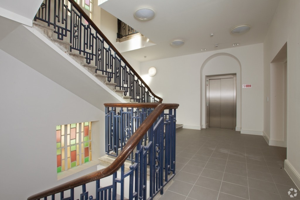 Burgess Springs, Chelmsford to rent Interior Photo- Image 1 of 9