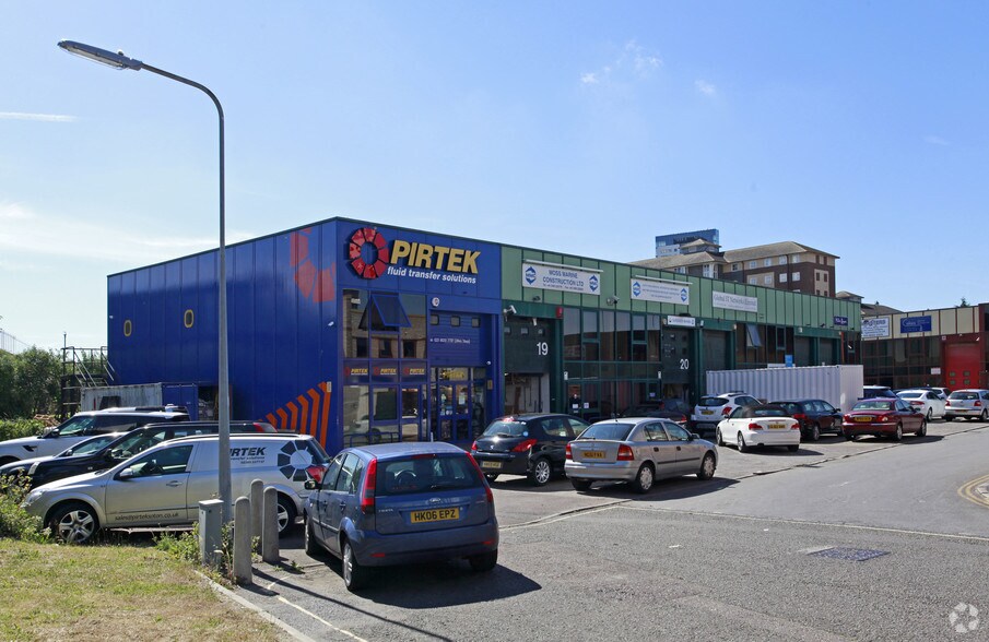 23 Marsh Ln, Southampton for sale - Primary Photo - Image 1 of 1