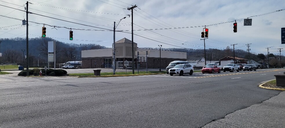 1010 S Main St, Milton, WV for sale - Building Photo - Image 1 of 1