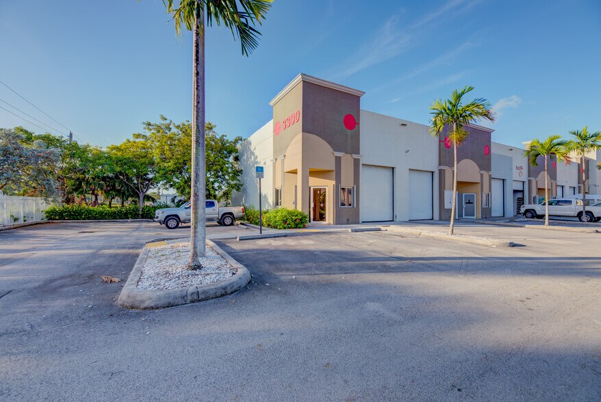 3300 NW 112th Ave, Doral, FL for sale - Building Photo - Image 3 of 19