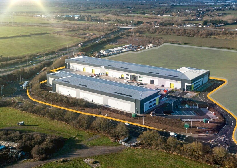 Chelmsford Rd, Rayleigh to rent - Building Photo - Image 3 of 10