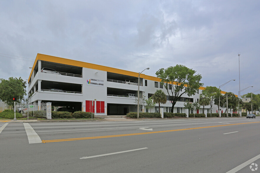 1000 W Pembroke Rd, Hallandale Beach, FL for rent - Building Photo - Image 1 of 6