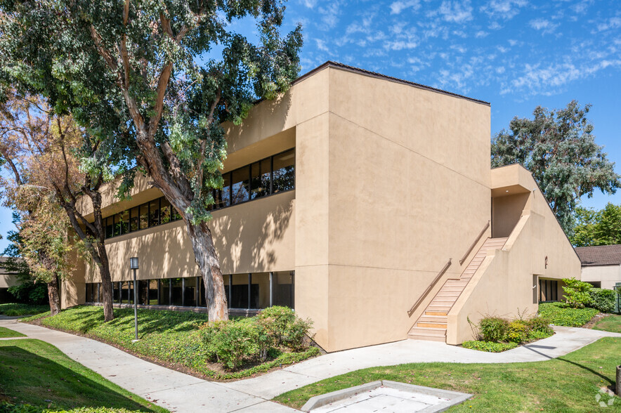 2942 Daimler St, Santa Ana, CA for rent - Building Photo - Image 1 of 16