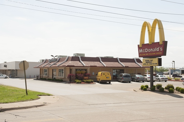 1403-1515 S Santa Fe Ave, Chanute, KS for rent - Building Photo - Image 1 of 8