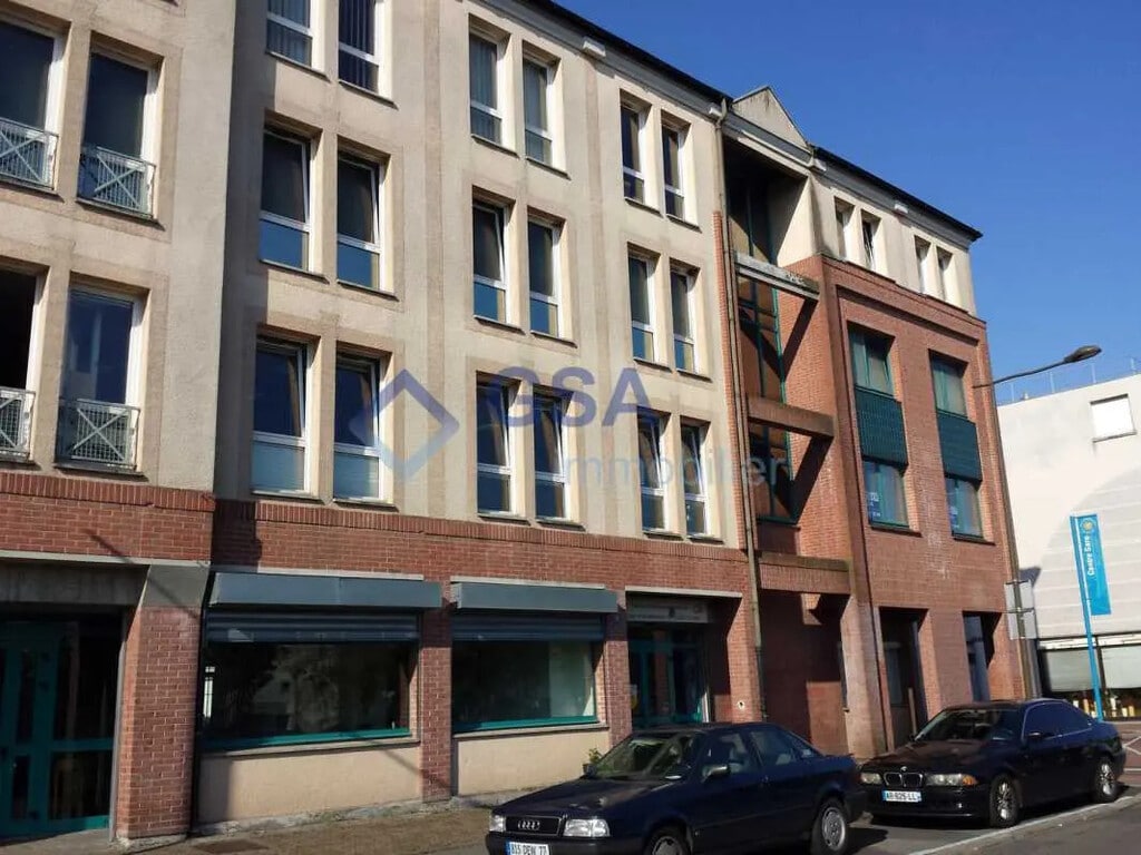 Location Bureaux 136 m² - Photo 1