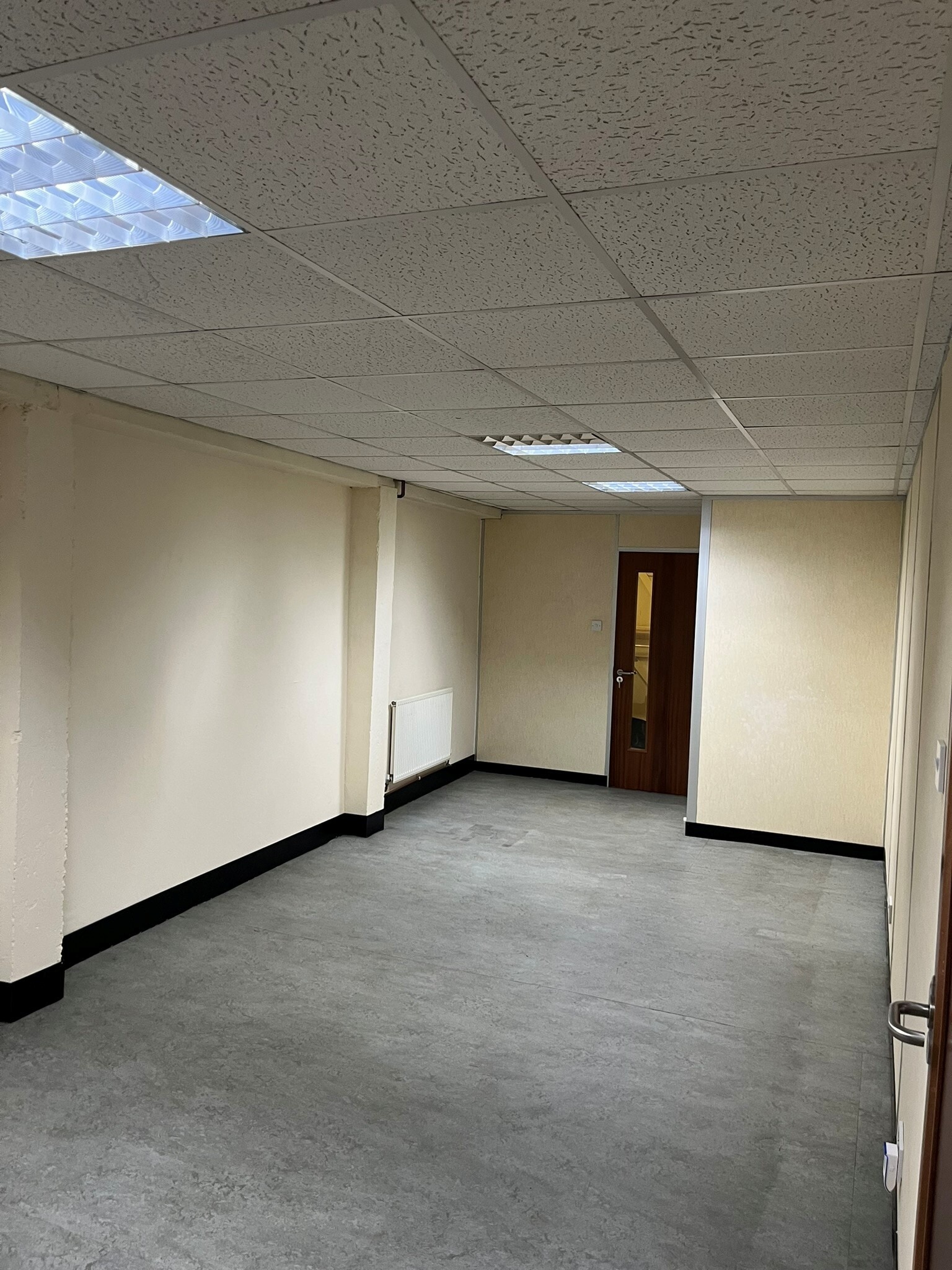 281-285 Wood St, London to rent Primary Photo- Image 1 of 8