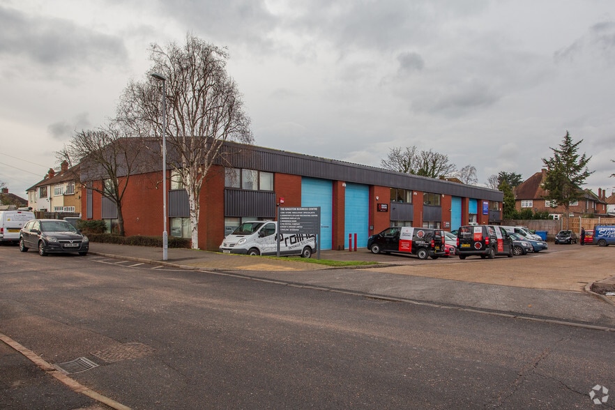 4-7 Fullers Way, Chessington for sale - Primary Photo - Image 1 of 1