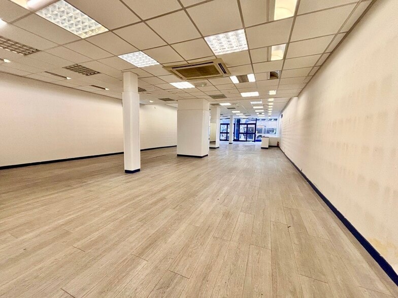 21-23 Drapery, Northampton to rent - Building Photo - Image 1 of 3