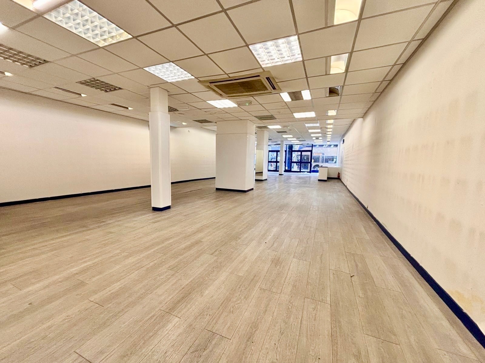 21-23 Drapery, Northampton to rent Building Photo- Image 1 of 4