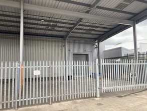 Unit 15a & 15b, M54 Space Centre, Halesfield 8, Madeley to rent Building Photo- Image 1 of 6