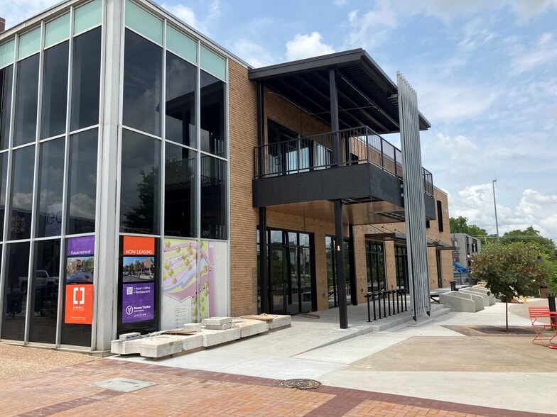 100 W Emma Ave, Springdale, AR to rent - Building Photo - Image 2 of 7