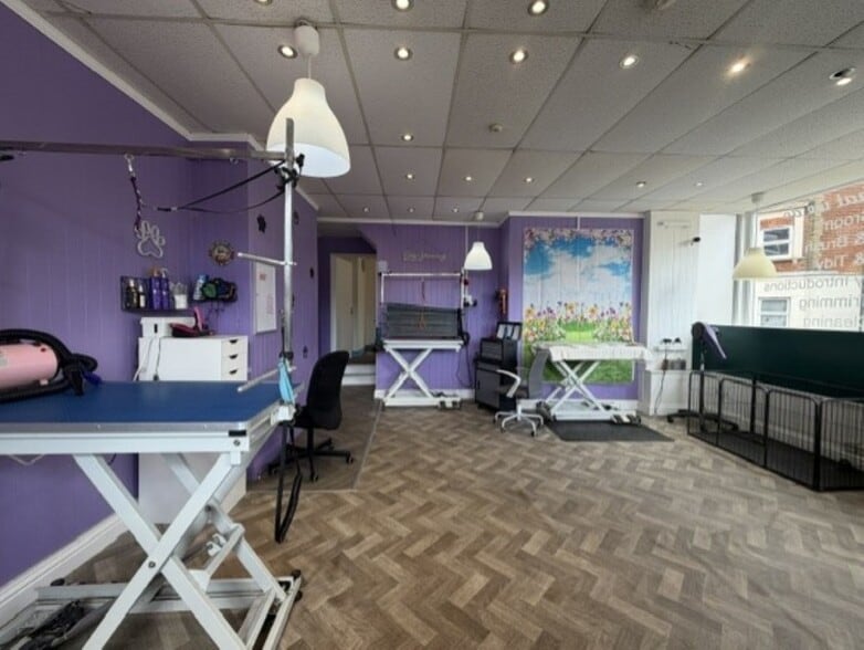 180-182 High St, Harwich for sale - Interior Photo - Image 3 of 4