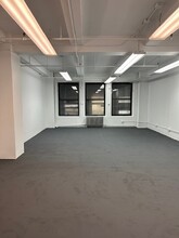 261 W 35th St, New York, NY for rent Building Photo- Image 2 of 5