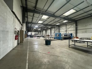 Light Industrial in La Courneuve to rent Interior Photo- Image 2 of 7