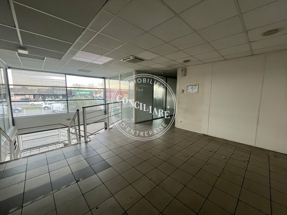 Office in Portet-sur-Garonne to rent Lobby- Image 1 of 5