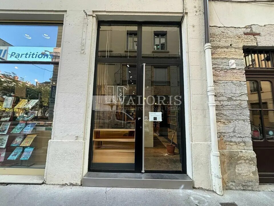 Retail in Lyon to rent Building Photo- Image 1 of 7