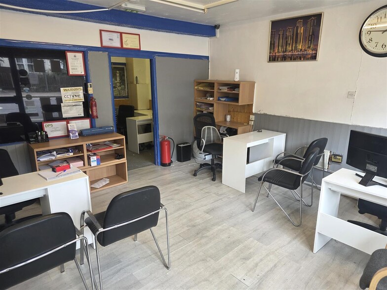 44 Hoe St, London to rent - Building Photo - Image 2 of 8