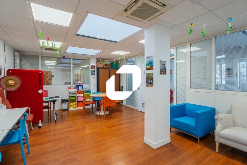 Office in Courbevoie to rent - Interior Photo - Image 2 of 20